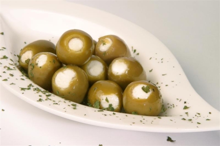 1 kg Sc. Grüne Oliven gefüllt mit Rucolafrischkäse "Semmler"